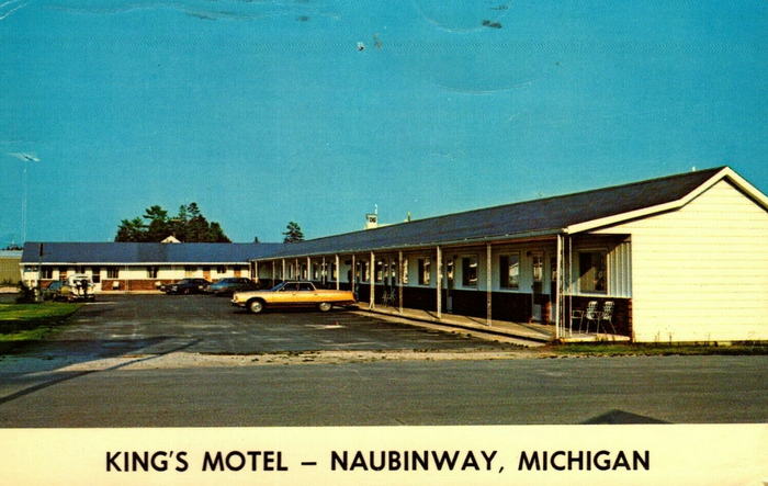 Adoba Hotel (Kings Motel) - Old Postcard (newer photo)
